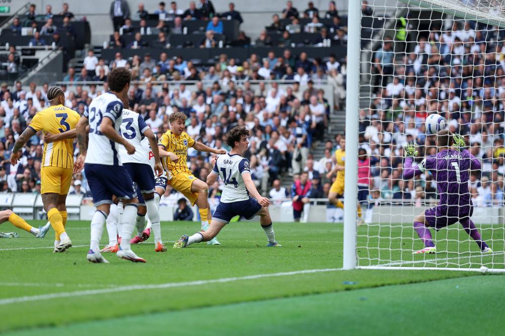 巴萨的丢球方式总是千篇一律…前锋速度也不用特别快，克纳夫这次只有32km／h